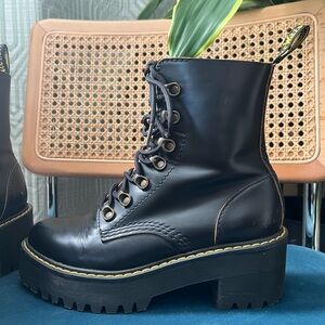 Dr. Martens Leona boots